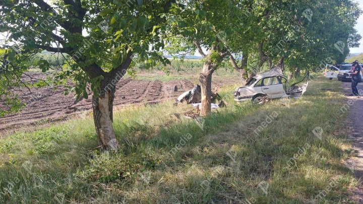 Tragedie la Nisporeni. Un polițist de frontieră a murit într-un accident grav