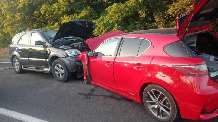 FOTO Accident în lanț pe șoseaua Chişinău-Orhei-Bălţi. Sunt VICTIME