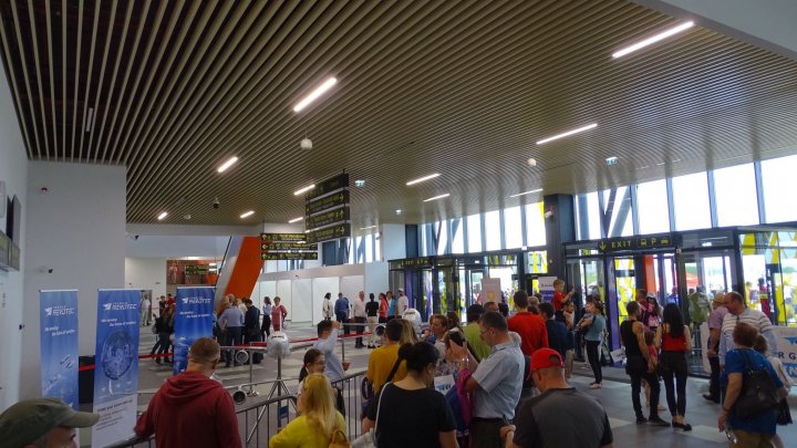 FOTO Cel mai modern aeroport din România s-a deschis la Braşov. Iată cum arată