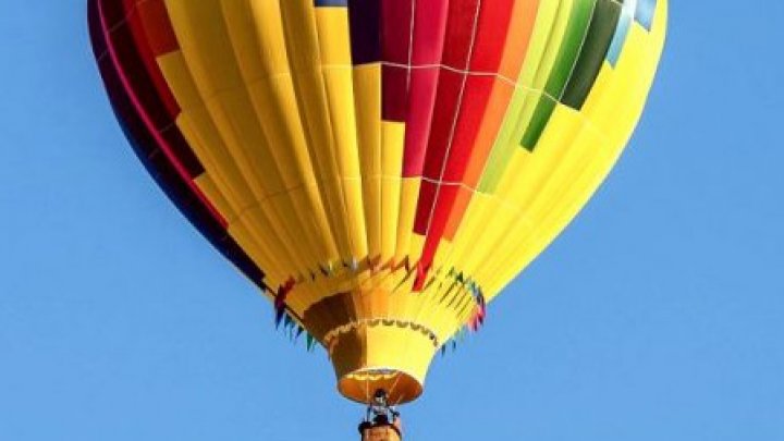 Un balon cu aer cald a luat foc în zbor. Sunt victime 