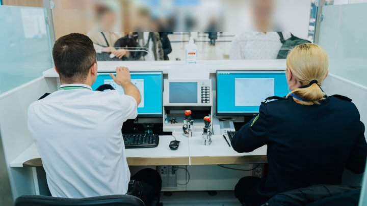 Fraţi de sânge şi la şmecherii. Cum au fost prinşi pe Aeroportul din Chişinău 