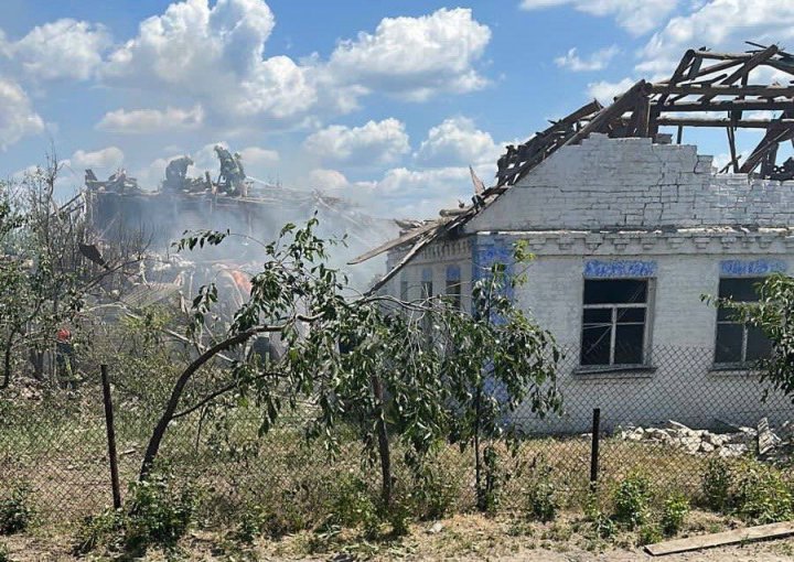 FOTO Kievul atacat cu rachete chiar la sosirea unei delegaţii africane. Primele imagini cu distrugerile provocate 