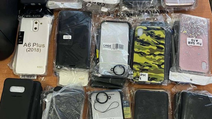 FOTO Țigări, îngrășăminte și huse pentru telefoane, aduse ilegal în Moldova