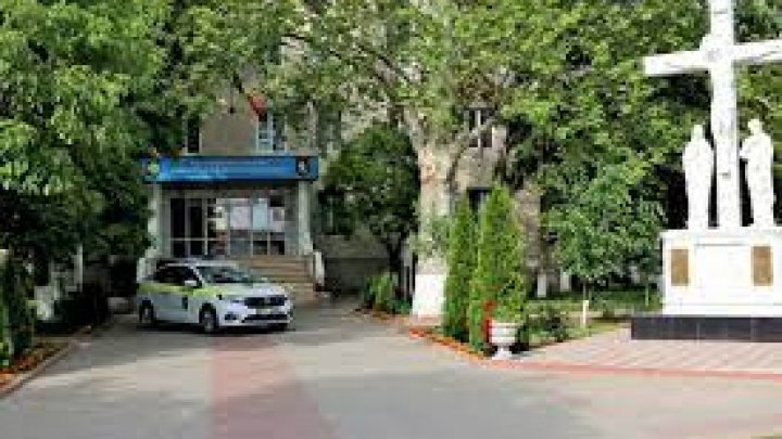 A fost oprit şoferul, dar are de plătit pasagerul. Un bărbat a înjurat şi agresat un echipaj de patrulare