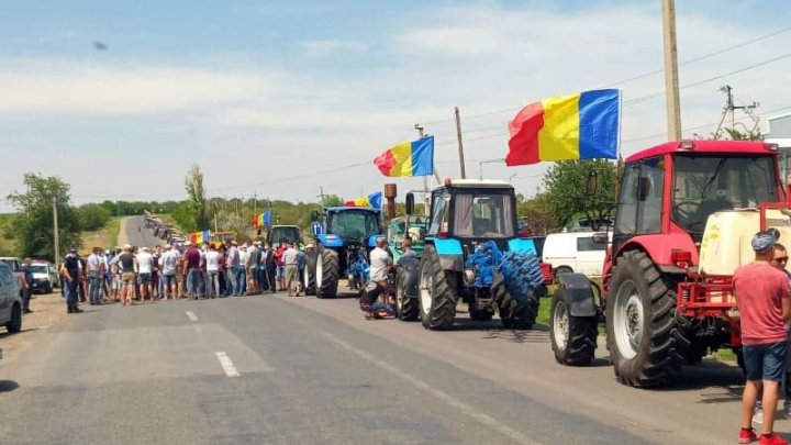 Protestul fermierilor continuă. Vor bloca drumuri naționale și traseele naționale care duc spre vămile Sculeni și Leușeni