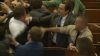 VIDEO Bătaie în Parlamentul din Kosovo. Premierul a fost stropit cu apă în timpul unui discurs