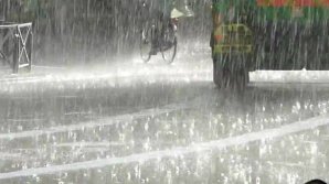 IGSU roagă populaţia să nu iasă din casă. "Evitaţi aflarea sub copaci şi piloni electrici!"