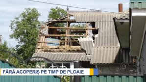 VIDEO Furtuna a făcut DEZASTRU la Bleșteni, Edineț. Case fără acoperișuri și roadă distrusă: "A fost potop, e tragedie mare"