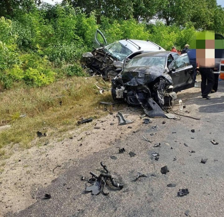 IMAGINI de GROAZĂ de la ACCIDENTUL CUMPLIT din Drochia, soldat cu un mort și mai mulți răniți