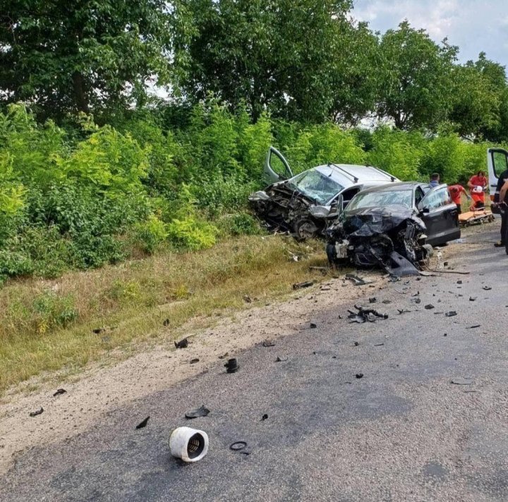 IMAGINI de GROAZĂ de la ACCIDENTUL CUMPLIT din Drochia, soldat cu un mort și mai mulți răniți