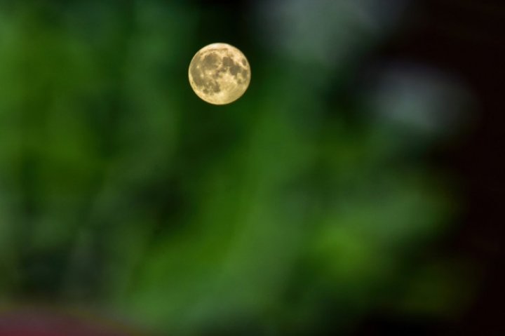 IMAGINI SPECTACULOASE! Cum s-a văzut Superluna din diferite colțuri ale lumii