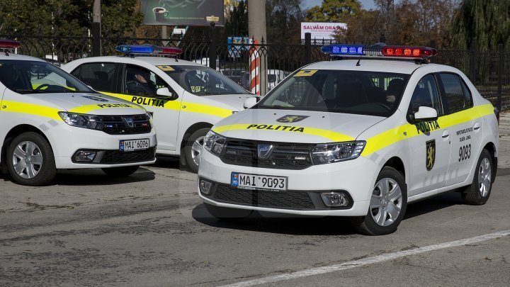 O femeie însărcinată, aflată în travaliu, a fost escortată de poliție până la o maternitate din Capitală. Soțul, recunăscotor 