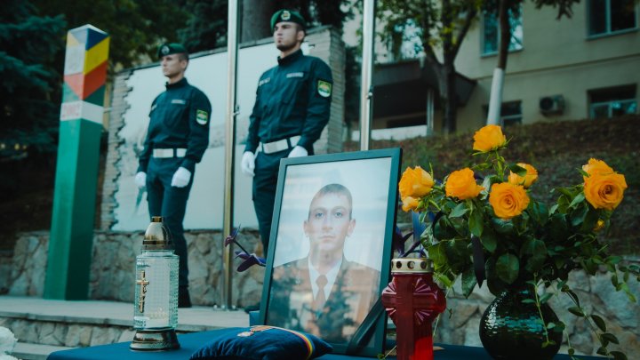 FOTO Poliţistul de frontieră Serghei Muntean, condus pe ultimul drum. Maia Sandu şi Ana Revenco au participat la funeralii