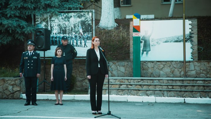 FOTO Poliţistul de frontieră Serghei Muntean, condus pe ultimul drum. Maia Sandu şi Ana Revenco au participat la funeralii