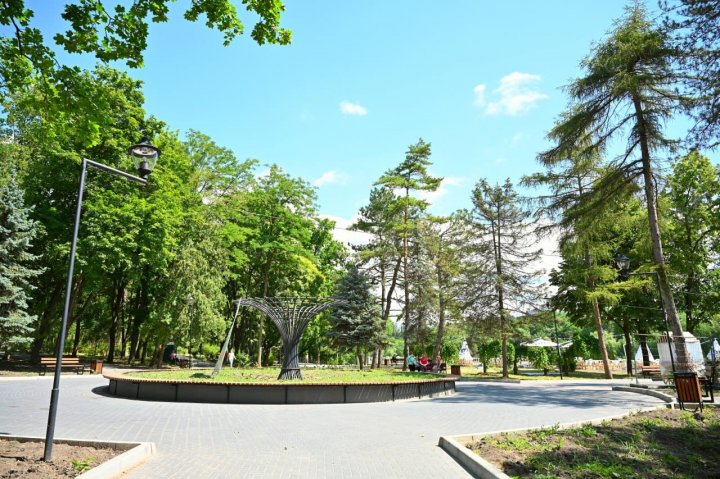 FOTO A PRINS VIAȚĂ! Cum arată Parcul Dumitru Rîșcanu din Capitală, după prima etapă de renovare