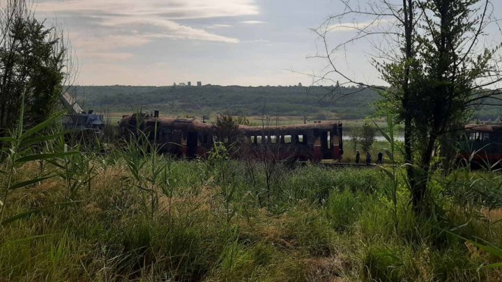 FOTO O locomotivă a luat foc la intrarea în orașul Ungheni