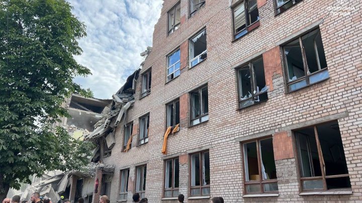 VIDEO/FOTO Rușii lovesc din nou orașul natal al lui Zelenski. Cel puțin 5 morți în urma unui atac cu rachete