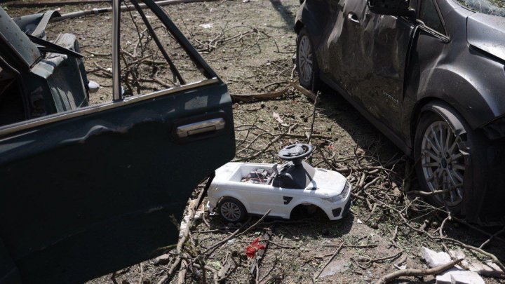 VIDEO/FOTO Rușii lovesc din nou orașul natal al lui Zelenski. Cel puțin 5 morți în urma unui atac cu rachete