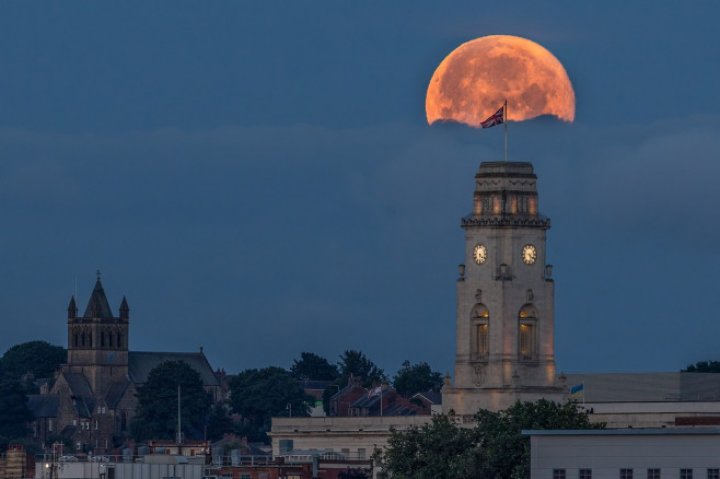 IMAGINI SPECTACULOASE! Cum s-a văzut Superluna din diferite colțuri ale lumii