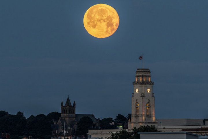 IMAGINI SPECTACULOASE! Cum s-a văzut Superluna din diferite colțuri ale lumii