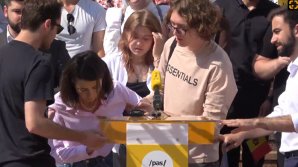 VIDEO. Brusc i s-a făcut rău. O deputată a Partidului Acțiune și Solidaritate, LA UN PAS DE A LEȘINA într-o conferință de presă