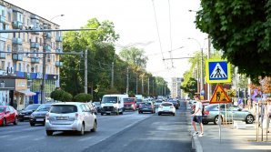 Trecerea pietonală din strada Kiev din Capitală, amplasată în preajma sensului giratoriu, va fi reamplasată. Ce se va instala în acea zonă