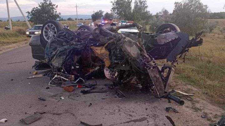 FOTO/VIDEO GRAV accident la Ungheni. Doi oameni au murit 