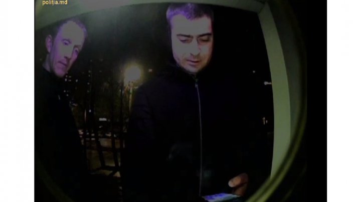 VIDEO/FOTO ATENȚIE! Poliția solicită ajutorul cetățenilor pentru identificarea complicilor implicați în săvârșirea unei escrocherii în proporţii deosebit de mari