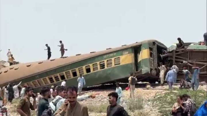 Tragedie feroviară în Pakistan. Cel puțin 19 oameni au murit și alți 50 au fost răniți după ce un tren a deraiat 