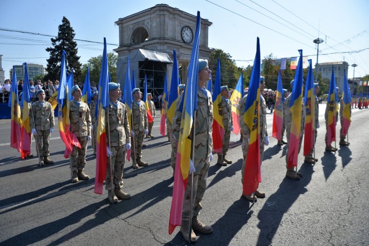 GALERIE FOTO. Ziua Independenței Republicii Moldova, sărbătorită de militarii Armatei Naționale în toate garnizoanele din țară