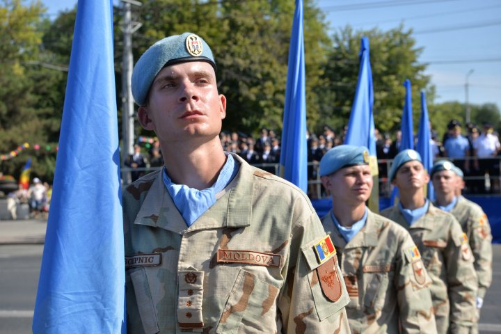 GALERIE FOTO. Ziua Independenței Republicii Moldova, sărbătorită de militarii Armatei Naționale în toate garnizoanele din țară