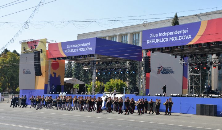 GALERIE FOTO. Ziua Independenței Republicii Moldova, sărbătorită de militarii Armatei Naționale în toate garnizoanele din țară