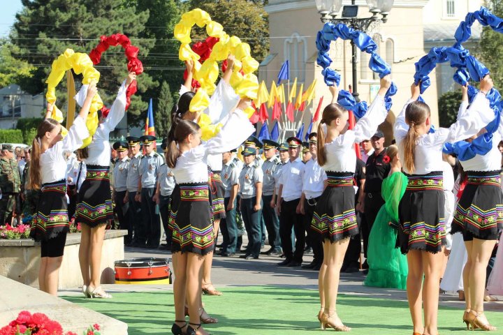 GALERIE FOTO. Ziua Independenței Republicii Moldova, sărbătorită de militarii Armatei Naționale în toate garnizoanele din țară