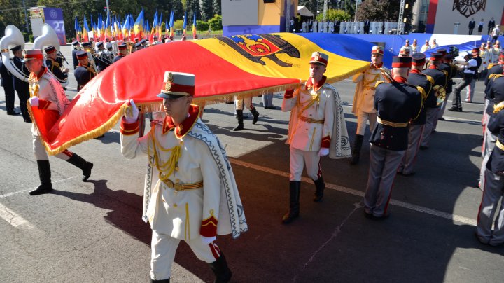 GALERIE FOTO. Ziua Independenței Republicii Moldova, sărbătorită de militarii Armatei Naționale în toate garnizoanele din țară