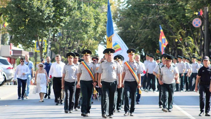 GALERIE FOTO. Ziua Independenței Republicii Moldova, sărbătorită de militarii Armatei Naționale în toate garnizoanele din țară