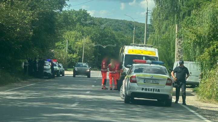 O ambulanță a lovit o femeie de 81 de ani, care traversa strada neregulamentar