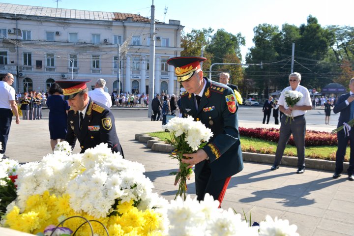 GALERIE FOTO. Ziua Independenței Republicii Moldova, sărbătorită de militarii Armatei Naționale în toate garnizoanele din țară