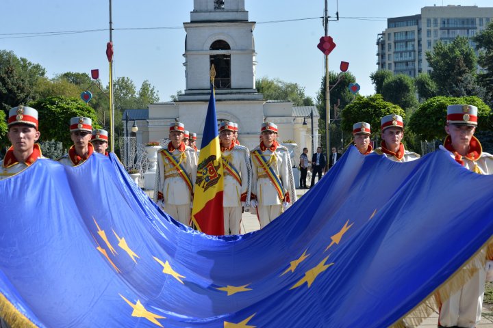 GALERIE FOTO. Ziua Independenței Republicii Moldova, sărbătorită de militarii Armatei Naționale în toate garnizoanele din țară