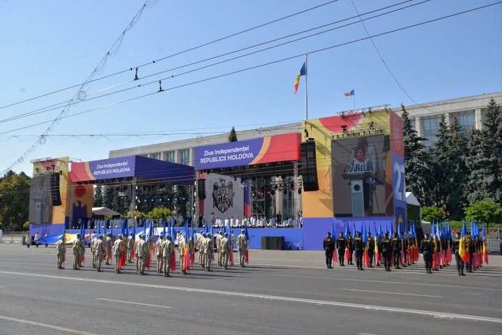 GALERIE FOTO. Ziua Independenței Republicii Moldova, sărbătorită de militarii Armatei Naționale în toate garnizoanele din țară