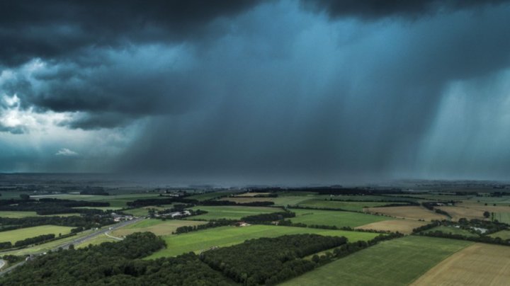 COD GALBEN de instabilitate atmosferică în Moldova! Urmează ploi cu grindină şi descărcări electrice