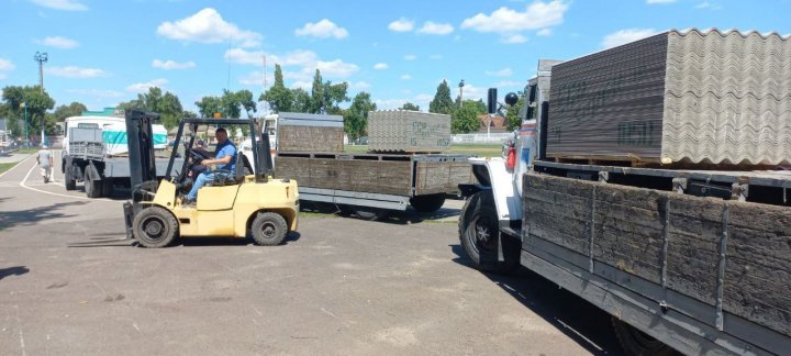 VIDEO/FOTO Un nou lot de ajutoare cu materiale de construcție a ajuns în raionul Soroca