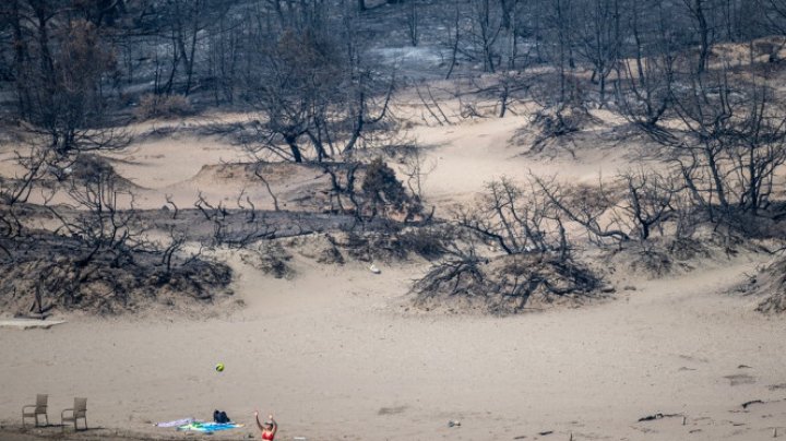 Turiștii evacuați din Rodos din cauza incendiilor vor primi o vacanță gratuită anul viitor