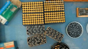  VIDEO Aveau acasă un arsenal întreg! Arme și muniții deținute ilegal, depistate la doi bărbați din raionul Orhei