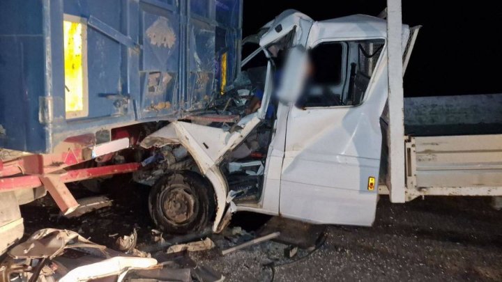 FOTO. Accident GRAV la Ialoveni. Un șofer a murit. Cum s-a întâmplat TRAGEDIA