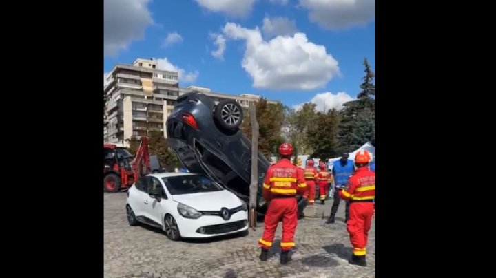 Salvatori moldoveni, în acțiune. Vezi cum are loc descarcerarea și acordarea primului ajutor victimelor accidentelor de circulație (VIDEO)