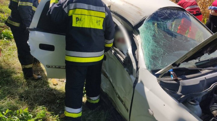 Un șofer care a provocat un accident la intrarea în Costești și a fugit, reținut la frontieră. Bărbatul a încercată să părăsească Moldova