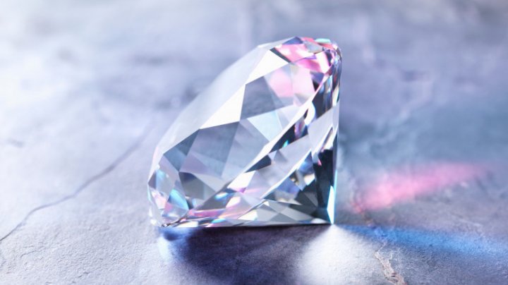 Măsură fără precedent luată de grupul minier rus Alrosa. A suspendat vânzările de diamante 