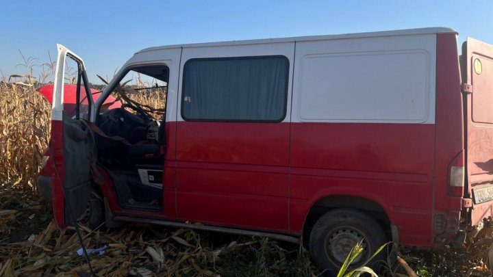 Accident grav la Anenii Noi. Un bărbat a murit, după ce „a zburat” cu vehiculul de pe traseu și s-a răsturnat 