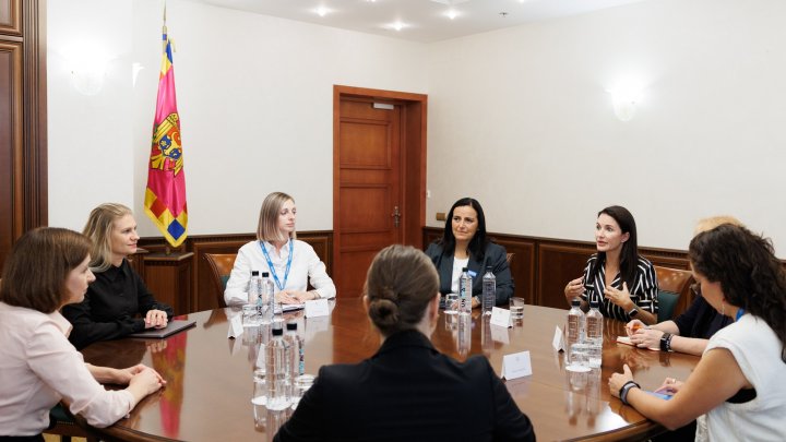 Maia Sandu s-a întâlnit cu renumita actriță Kristin Davis, care este și ambasadoare UNHCR, care a efectuat o vizită în Moldova. Ce au discutat