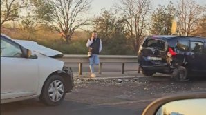 (VIDEO) Accident în lanţ, la Stăuceni. O şoferiţă, transportată la spital